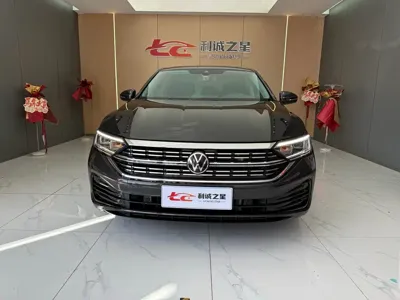 Volkswagen Sagitar 2024, 15000 км, за 13213.4 USD