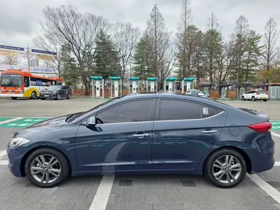 Hyundai Avante 2016, 57023 км, за 7745.83 USD