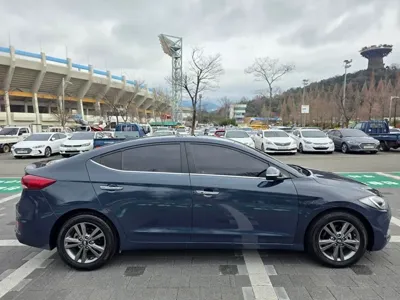 Hyundai Avante 2016, 57023 км, за 7745.83 USD