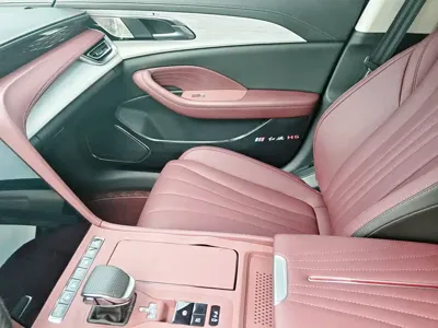 Hongqi Hongqi H5 2025, 7000 км, за 13022.11 USD