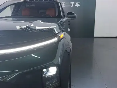Li Auto Li L8 2025, 11600 км, за 41494.26 USD