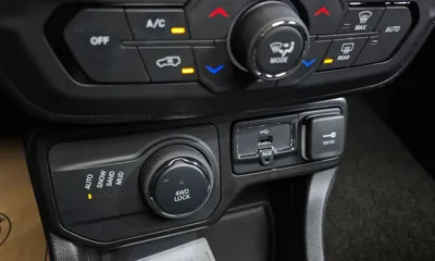 Jeep Renegade 2021, 30917 км, за 11726.39 USD - фото 20