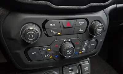 Jeep Renegade 2021, 30917 км, за 11726.39 USD - фото 31