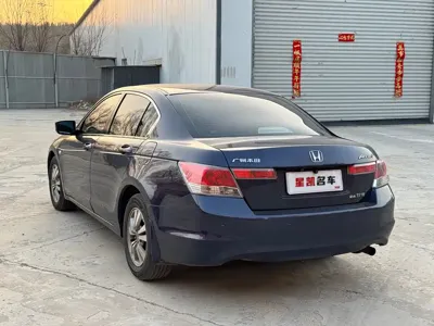 Honda Accord 2009, 190000 км, за 2354.28 USD