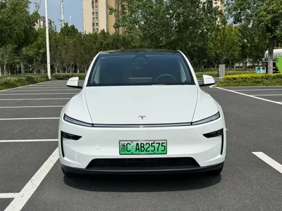 Tesla Model Y 2025, 19000 км, за 28825.22 USD