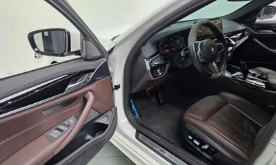 BMW 5-Series 2022, 79857 км, за 25496.67 USD - фото 13