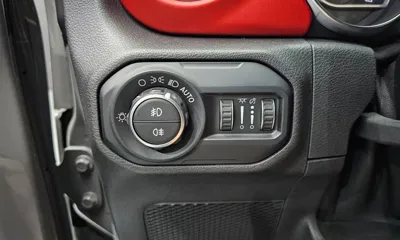 Jeep Wrangler 2019, 31743 км, за 25045.56 USD - фото 17