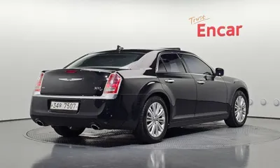 Chrysler 300C 2014, 140226 км, за 3713.36 USD