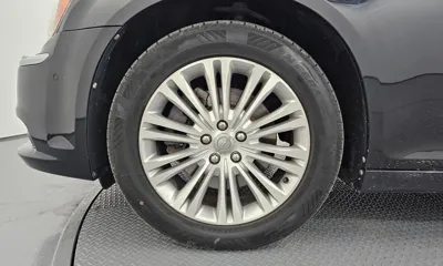 Chrysler 300C 2014, 140226 км, за 3713.36 USD