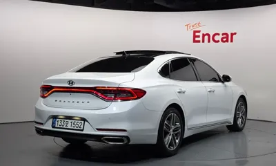 Hyundai Grandeur 2018, 99129 км, за 10141.06 USD
