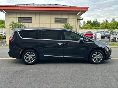 Chrysler Grand Voyager (Import) 2017, 110000 км, за 17530.03 USD
