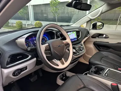 Chrysler Grand Voyager (Import) 2017, 110000 км, за 17431.11 USD - фото 11
