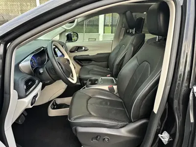 Chrysler Grand Voyager (Import) 2017, 110000 км, за 17431.11 USD - фото 12