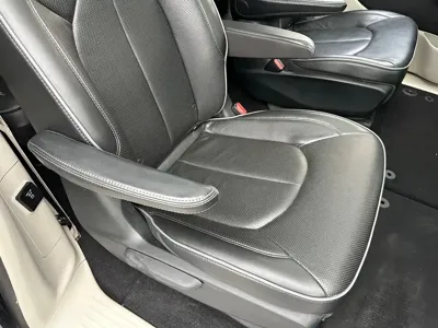 Chrysler Grand Voyager (Import) 2017, 110000 км, за 17431.11 USD - фото 19