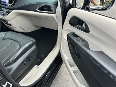 Chrysler Grand Voyager (Import) 2017, 110000 км, за 17431.11 USD - фото 22