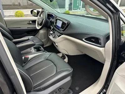 Chrysler Grand Voyager (Import) 2017, 110000 км, за 17431.11 USD - фото 23
