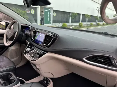 Chrysler Grand Voyager (Import) 2017, 110000 км, за 17431.11 USD - фото 24