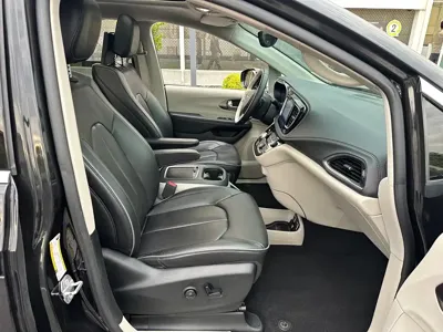 Chrysler Grand Voyager (Import) 2017, 110000 км, за 17431.11 USD - фото 25