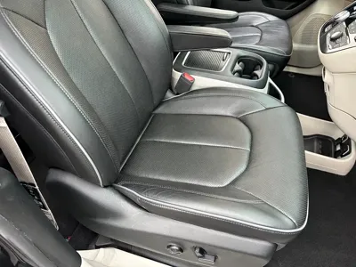 Chrysler Grand Voyager (Import) 2017, 110000 км, за 17431.11 USD - фото 26