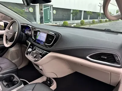Chrysler Grand Voyager (Import) 2017, 110000 км, за 17431.11 USD - фото 27