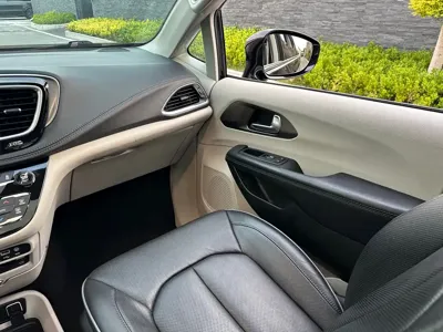 Chrysler Grand Voyager (Import) 2017, 110000 км, за 17431.11 USD - фото 37