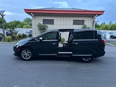 Chrysler Grand Voyager (Import) 2017, 110000 км, за 17431.11 USD - фото 56