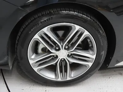 Hyundai Grandeur 2017, 123062 км, за 7882.74 USD