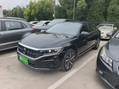 Volkswagen Passat 2023, 107500 км, за 14316.97 USD
