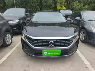 Volkswagen Passat 2023, 107500 км, за 14316.97 USD