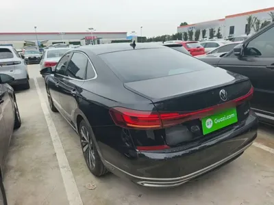 Volkswagen Passat 2023, 107500 км, за 14316.97 USD