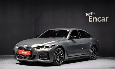 BMW i4 · 2023 год