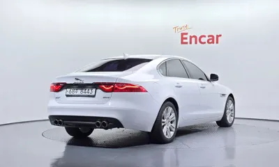 Jaguar XF 2017, 106848 км, за 7086.09 USD