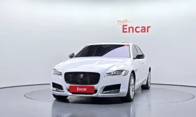 Jaguar XF 2017, 106848 км, за 7086.09 USD