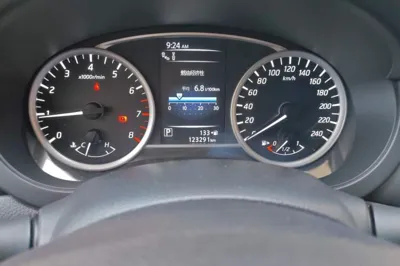 Nissan Tiida 2016, 123300 км, за 6392 USD - фото 11