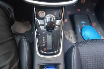 Nissan Tiida 2016, 123300 км, за 6392 USD - фото 13