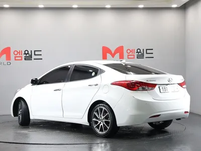 Hyundai Avante 2012, 76473 км, за 3581.43 USD