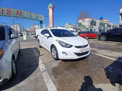 Hyundai Avante · 2012 год