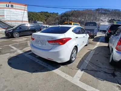 Hyundai Avante 2012, 119273 км, за 3055.32 USD