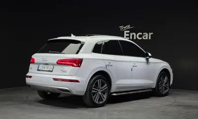 Audi Q5 2020, 108782 км, за 21143.04 USD