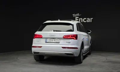 Audi Q5 2020, 108782 км, за 21143.04 USD