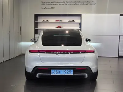 Porsche Taycan 2024, 9615 км, за 91899.7 USD