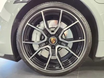 Porsche Taycan 2024, 9615 км, за 91899.7 USD