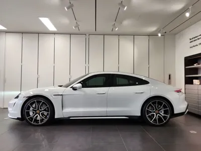 Porsche Taycan 2024, 9615 км, за 91899.7 USD - фото 6