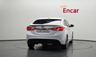 Hyundai Avante 2014, 101874 км, за 4561.08 USD