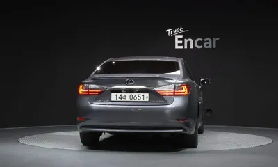 Lexus ES 2016, 90910 км, за 13586.42 USD
