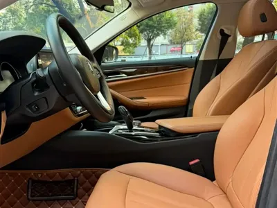 BMW 5 Series 2017, 90000 км, за 15567.68 USD