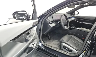 BMW 5-Series 2024, 15557 км, за 46934.49 USD - фото 10