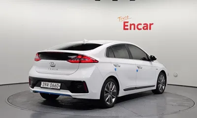 Hyundai Ioniq 2016, 82619 км, за 8977.37 USD