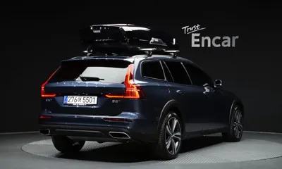 Volvo V60 2021, 28002 км, за 24380.57 USD
