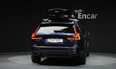 Volvo V60 2021, 28002 км, за 24380.57 USD